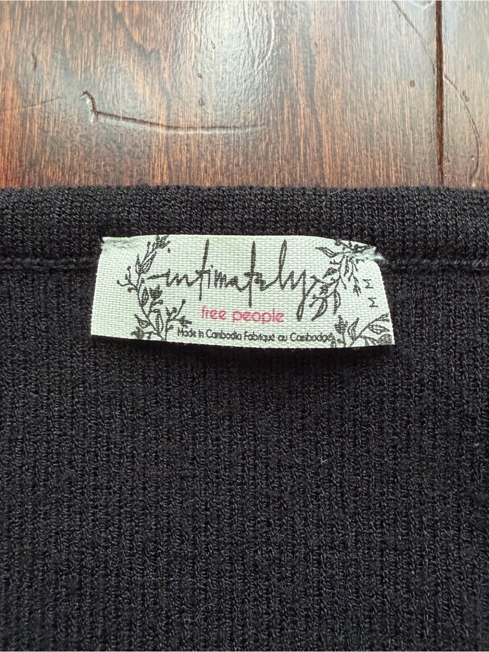 Free People Intimately Teagan Swit Crop Top Womens Size M Black V Neck - Picture 3 of 4